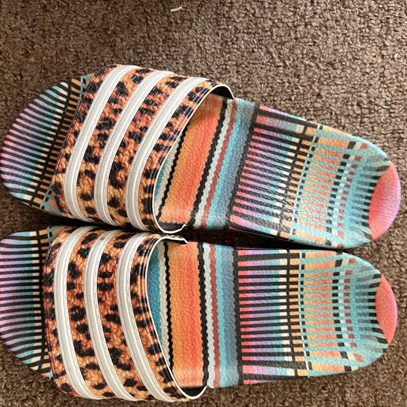 Sandals - Picture 3 of 4